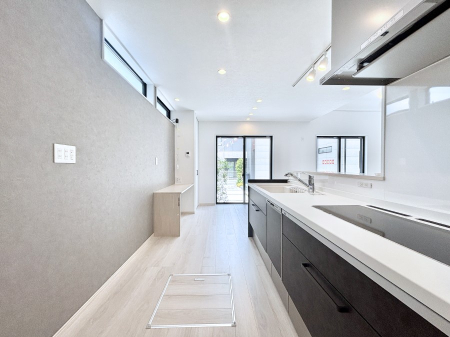 �L�b�`�� ���������Ȃ��炲�Ƒ��Ƃ̉�b���y���߂�ΖʃJ�E���^�[�L�b�`��  