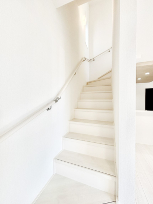 ���̑� ���Ƒ��Ԃ̃R�~���j�P�[�V�������[�܂郊�r���O�C���K�i���̗p���܂���