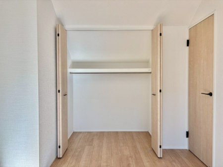 ���[ �m���̃N���[�[�b�g�B���s��������̂Ō���̈ߗނ�����������܂�܂��B 