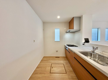 �L�b�`�� �u�₩�ȕ����ʂ蔲����L�b�`���B��������̂Ŗ��邭���C�ɂ��𗧂��܂��B�@