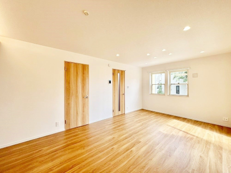 ���r���O ���邢�z���������A�����̕��͋C�ɖ�������郊�r���O�_�C�j���O 