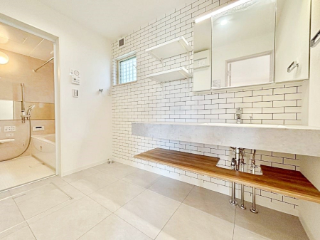 ���ʑ�E���ʏ� �X�^�C�����O�ɕ֗��ȎO�ʋ��A�~���[�L���r�l�b�g�ōׂ������X�b�L��