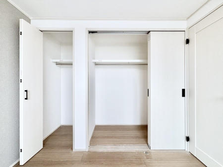 ���[ �m���̃N���[�[�b�g�B���s��������̂Ō���̈ߗނ�����������܂�܂��B