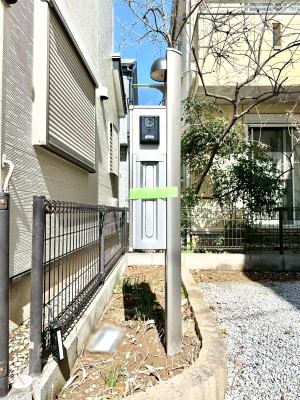 ���̑� �\�D�E�C���^�[�z���E�|�X�g���ЂƂɏW��B�G���g�����X�ɂȂ��ރV���v���f�U�C���B