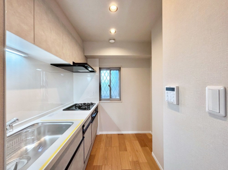 �L�b�`�� ���̂��閾�邢�L�b�`���B��������̂Ŋ��C�ɂ��𗧂��܂��B