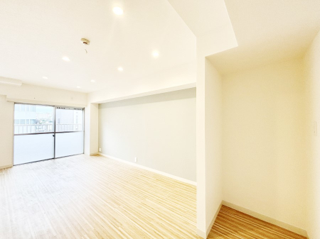 ���̑����� �o���R�j�[���J�������v���X���Ă����m��