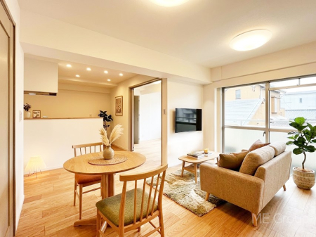 ���r���O �傫�ȑ����炽���Ղ�̗z���ƕ����������郊�r���O���Ƌ��CG�ł�  