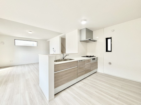 �L�b�`�� �u�₩�ȕ����ʂ蔲����L�b�`���B��������̂Ŗ��邭���C�ɂ��𗧂��܂��B�@