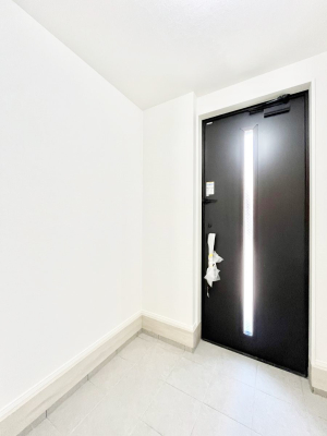 ���� �K���X�X���b�g�̓��������փh�A�������Ɍ���͂��Ă���܂�