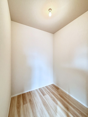 ���̑� �m���̃N���[�[�b�g�B���s��������̂Ō���̈ߗނ�����������܂�܂��B