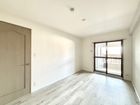 ���̑����� �o���R�j�[���J�������v���X���Ă����m��  