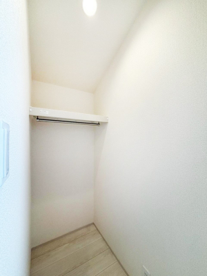 ���[ �����Ղ�̎��[�X�y�[�X�ŉ��K�ɕ�点����