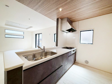 �L�b�`�� ��Ƃ肠��L�b�`���ł͂��Ƒ��Ɗy�������������ł��܂��B