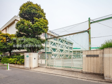 ���ӊ� ���w�Z 550m ���旧�O�쏬�w�Z