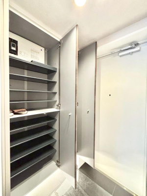 ���̑����� �����Ղ���[�ł���V���[�Y�{�b�N�X�ŉƑ��S���̌C���A���ւ�������B  