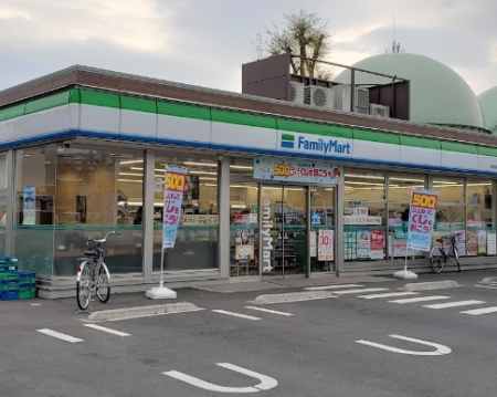 ���ӊ� �R���r�j 300m �t�@�~���[�}�[�g ����������񒚖ړX