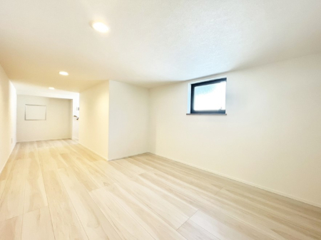 ���̑� �Œ�K�i�ŏオ��郍�t�g�͏����t���̖��邢���