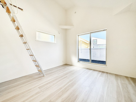 ���r���O �o���R�j�[�ɖʂ������邢�k�c�j�͉Ƒ��݂�Ȃ̉��K���