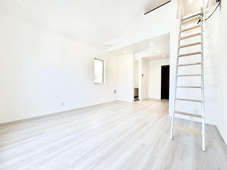 ���̑����� �㕔���������ɂȂ��Ă���̂ŊJ����������܂��B