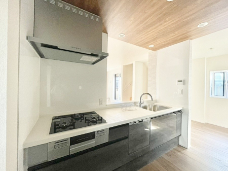 �L�b�`�� �J�E���^�[�z���ɂ��b�������Ȃ��疈���̂������������Ɗy����