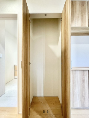 ���[ 1�K�L�����[�ɂ͑|���p�i����p�i�̃X�g�b�N�Ȃǂ����[�ł��܂��B