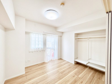 ���̑����� �o���R�j�[���J�������v���X���Ă����m��