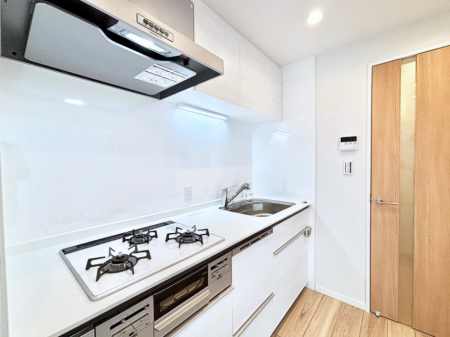 �L�b�`�� �������̂������ŉƑ��̏Ί炪�L����܂��I