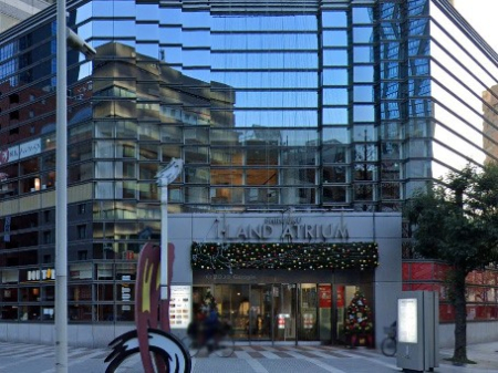 ���ӊ� �V���b�s���O�Z���^�[ 500m �V�h�A�C�����h�A�g���E��