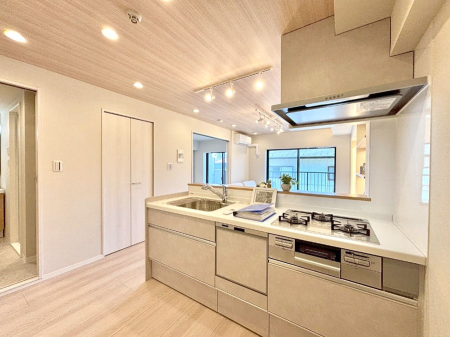 �L�b�`�� ���������Ȃ���ł����Ƒ��Ƃ̉�b���y���߂�ΖʃL�b�`��