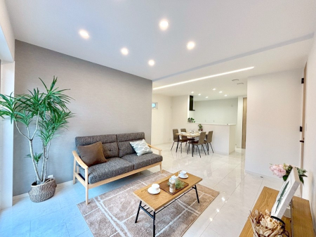 ���r���O ���Ƒ��̓��₩�Șb�����ŕ�܂�閾�邢���r���O