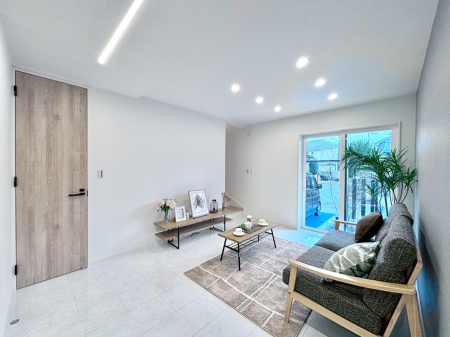 ���r���O ���邢�z���������A�����̕��͋C�ɖ�������郊�r���O�E�_�C�j���O�B 