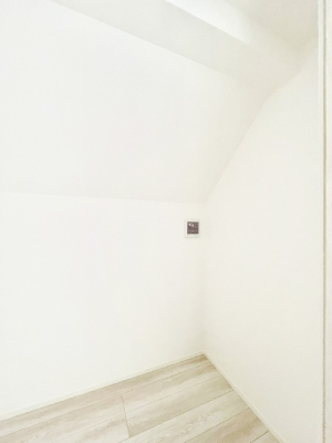 ���̑� �G�ߕi���̕i�Ȃǂ����Ղ���[�o����E�H�[�N�C���N���[�[�b�g�t���ł��B