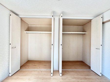 ���[ �m���̃N���[�[�b�g�B���s��������̂Ō���̈ߗނ�����������܂�܂��B