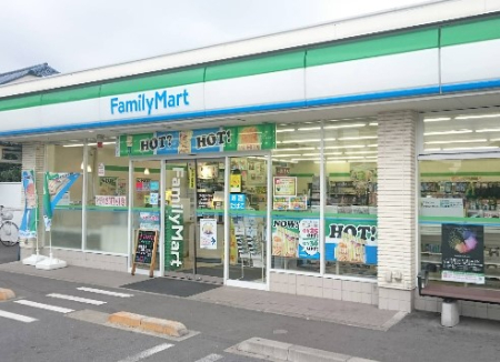 ���ӊ� �R���r�j 700m �t�@�~���[�}�[�g ���ΐ_��꒚�ړX