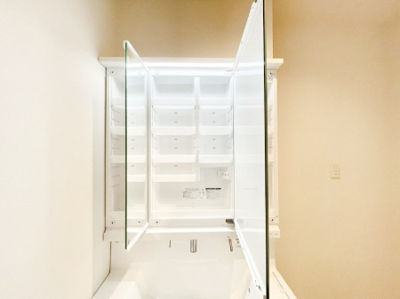 ���̑����� �O�ʋ��̗��ɁA���ϕi��q���p�i�Ȃǂ����[�\�B���ʑ����������ƕۂ��܂��I