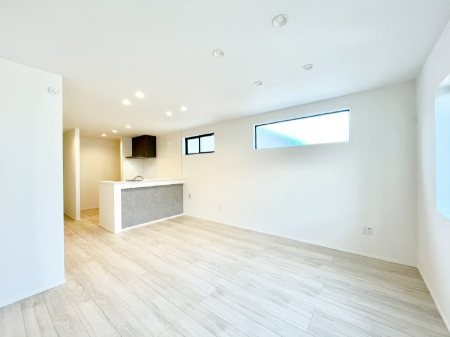 ���r���O ���邢�z���������A�����̕��͋C�ɖ�������郊�r���O�E�_�C�j���O�B 