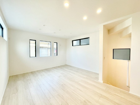 ���̑����� ���邢�z���������A�����̕��͋C�ɖ��������_�C�j���O�B   