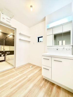 ���ʑ�E���ʏ� �������̂�����K��Ԃł��B�����̐g�x�x���C�����ǂ����g�������܂��B 