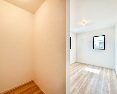 �Q�� �E�H�[�N�C���N���[�[�b�g�����邨�����B�G�߂��Ƃ̓���ւ����s�v�ŕ֗��ł��I