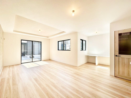 ���̑����� �Ƒ��̏Ί炪���R�Ɛ��܂�Ă���A����ȕ��͋C�̃_�C�j���O�Ɏd�オ���Ă��܂� 