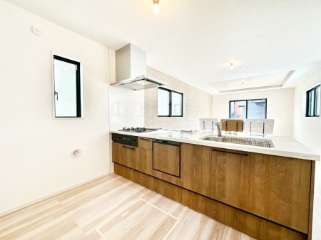 �L�b�`�� ���������Ȃ���ł����Ƒ��Ƃ̉�b���y���߂�ΖʃL�b�`��