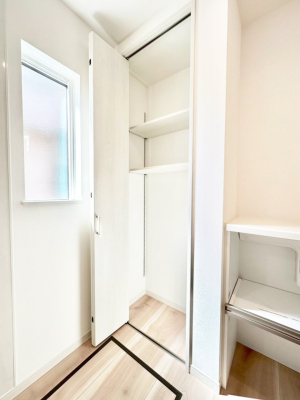 ���̑����� �L�b�`���ɂ̓p���g���[�I�H�ނ̃X�g�b�N�͂������A���p�i�̎��[�Ȃǎg�����͂��낢��I