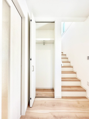 ���[ ���փz�[�����[�B�����Ղ�̎��[�X�y�[�X�ŉ��K�ɕ�点����