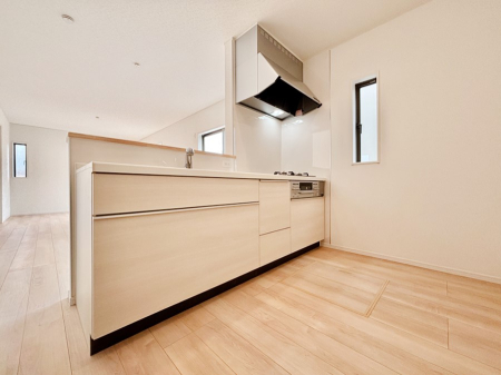 �L�b�`�� �u�₩�ȕ����ʂ蔲����L�b�`���B��������̂Ŗ��邭���C�ɂ��𗧂��܂��B�@