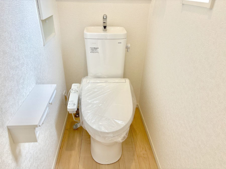 �g�C�� �g�C����1�K��2�K���ꂼ��ɔz�u����Ă��ĂƂĂ��֗��ł��B 