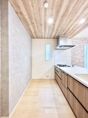 �L�b�`�� �u�₩�ȕ����ʂ蔲����L�b�`���B��������̂Ŗ��邭���C�ɂ��𗧂��܂��B