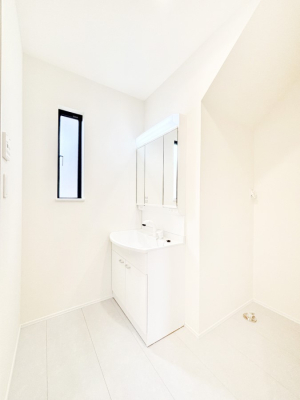 ���̑� ����������z���C�g�J���[����Ƃ��������h���[�X�y�[�X