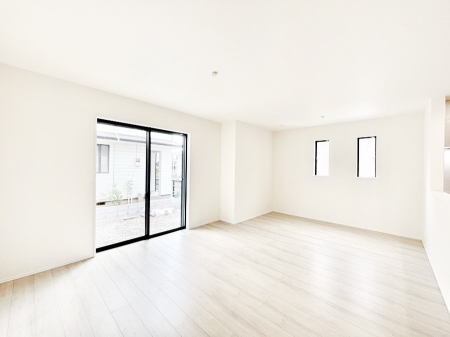 ���r���O ���邢�z���������A�����̕��͋C�ɖ�������郊�r���O�_�C�j���O 