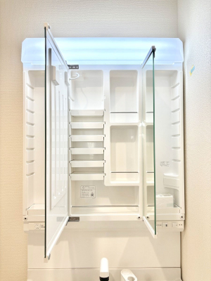 ���̑����� �O�ʋ��̗��ɁA���ϕi��q���p�i�Ȃǂ����[�\�B���ʑ����������ƕۂ��܂��I