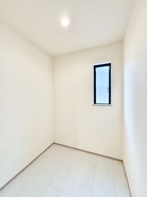 ���̑����� �����h���[���[���B�~�J��ԕ��̎����ɑ劈�􂵂܂��B    